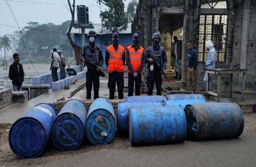 ভোলায় চোরাই সয়াবিন তেল জব্দ