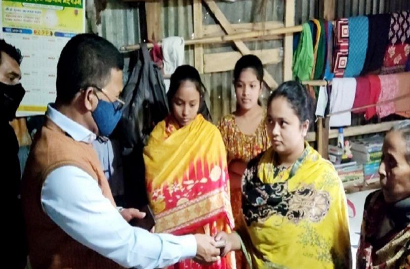 রুপার পাশে পানিসম্পদ উপমন্ত্রী