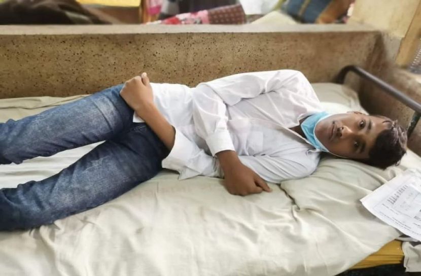 র ছাত্রের হাতে একসঙ্গে ৩ !