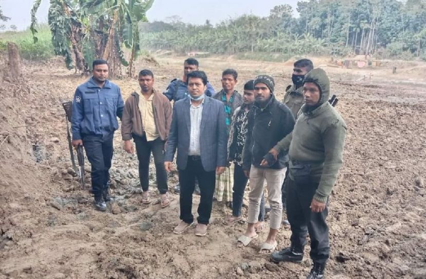 কুমার নদীর মাটি বিক্রি, সাড়ে চার লক্ষ টাকা জরিমানা