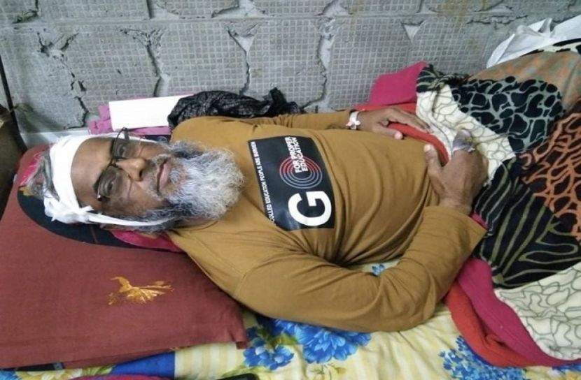 মাদারীপু‌রে শিবচরে আ‌জিজুলকে কু‌পি‌য়ে জখম