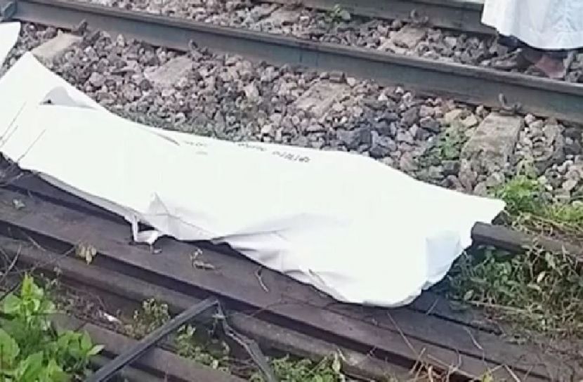 বগুড়ায় ট্রেনে কাটা পড়ে স্কুলছাত্রী নিহত