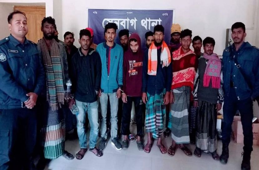 নোয়াখালীতে জুয়ার আসরে অভিযান, আটক ১৩  