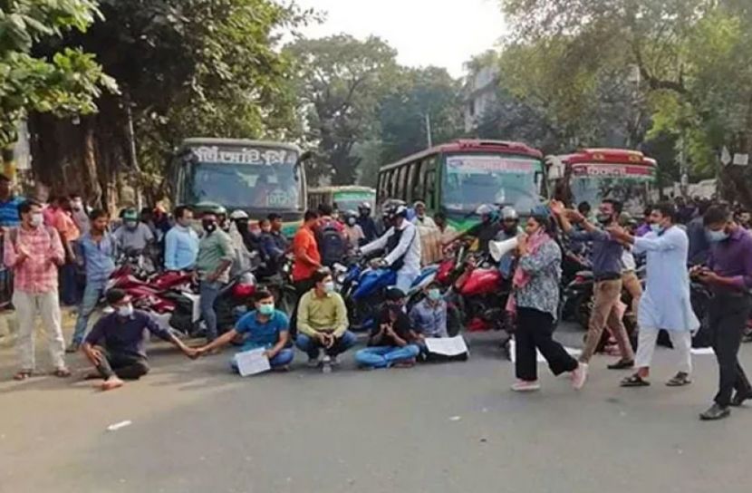 শিক্ষার্থীদের অবরোধ (ছবি: সংগৃহীত)
