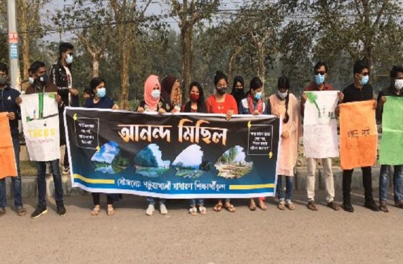 পটুয়াখালীতে গাছ কাটায় অভিনব প্রতিবাদ
