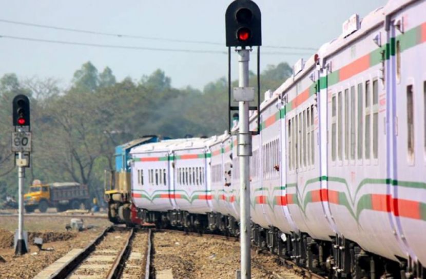 ট্রেন না চালানোর ঘোষণা দিয়েছেন আন্দোলনে নামা রেলওয়ে চালকসহ রানিং স্টাফরা (ছবি: সংগৃহীত)