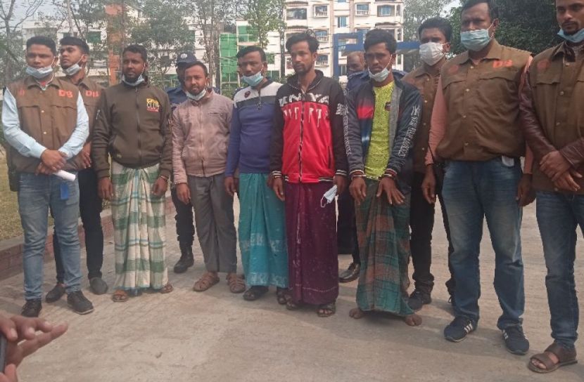 মুন্সীগঞ্জে পুকুর থেকে বস্তাবন্দি লাশ উদ্ধার, আটক ৫
