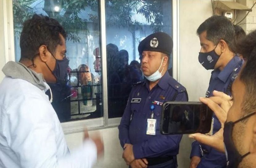 নাটোরে গভীর রাতে আ’লীগ নেতার বাড়িতে হামলা