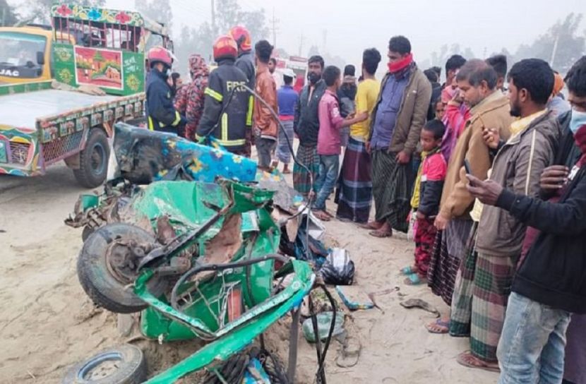 বগুড়ায় বাস চাপায় নারীসহ নিহত ৫