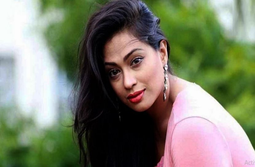 আর কখনোই ক্যামেরার সামনে আসব না