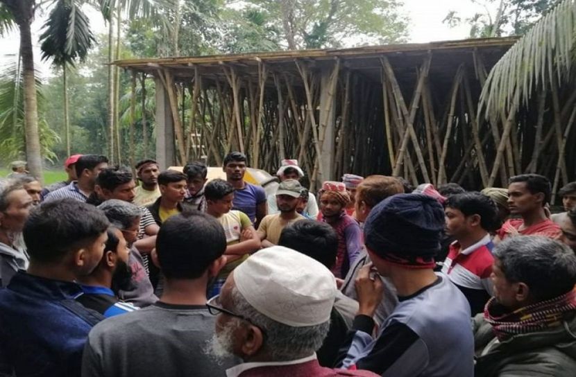 বিল্ডিংয়ের কাজ না পেয়ে ঘরের মালিককে গুলি