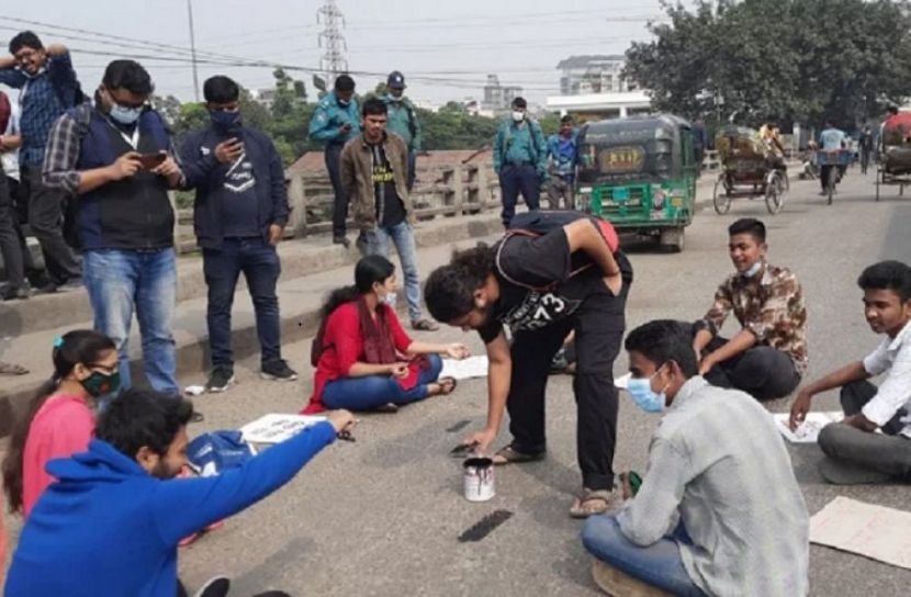 রামপুরায় শিক্ষার্থীদের অবস্থান (ছবি-সংগৃহীত)