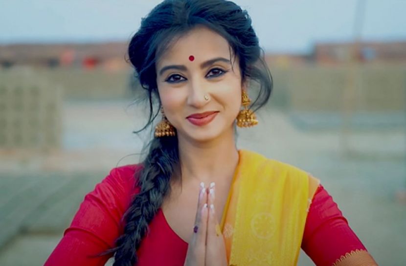 ঝড় তুললেছেন বাঙালি অভিনেত্রী মনামী ঘোষ (ছবি: সংগৃহীত)