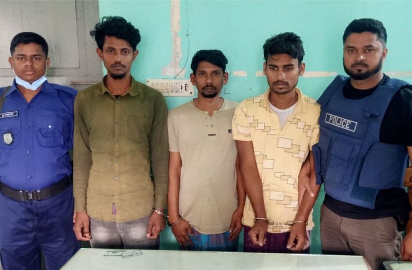 ‘ফিল্মি স্টাইলে’ চাঁদাবাজি, গ্রেফতার ৩