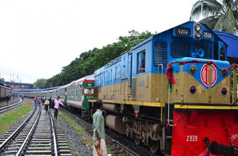 স্টেশনে ট্রেন (ছবি-সংগৃহীত)