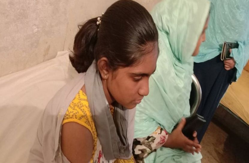 শিক্ষার্থীকে একসাথে  ৪ ডোজ টিকা!