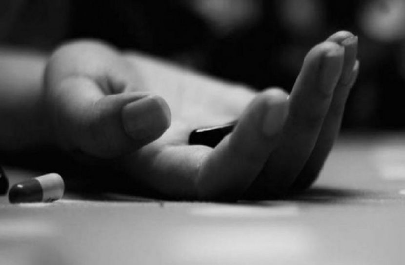 ফোন কিনে না দেওয়ায় আত্মহত্যা