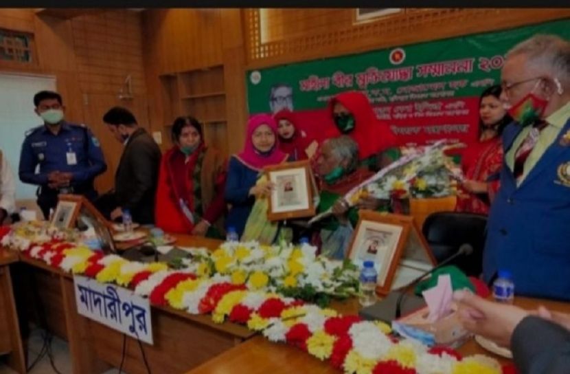 মাদারীপুরে মহিলা বীর মুক্তিযোদ্ধাদের সম্মাননা প্রদান
