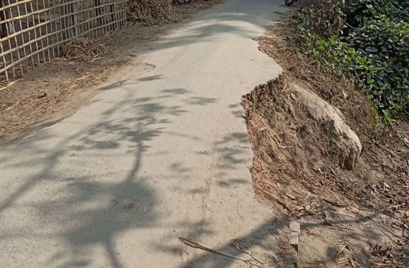 ঠাকুরগাঁও লাহিড়ী টু পাড়িয়া সড়কটির বেহাল দশা