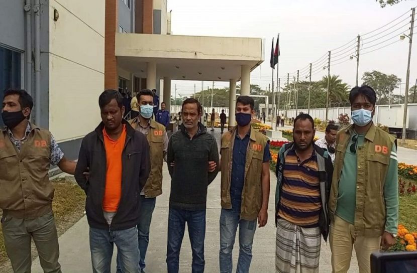 মাদারীপুরে তিন ডাকাত গ্রেফতার