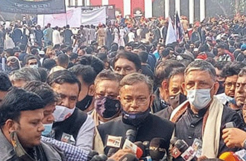 শহীদ মিনারে ভাষা শহীদদের প্রতি শ্রদ্ধা নিবেদন ও পুষ্পস্তবক অর্পণ করেন ড. হাছান মাহমুদ (ছবি: সংগৃহীত)