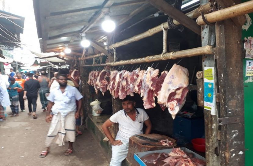 সৈয়দপুরে মাংসের লাগামহীন দামে অসহায় ক্রেতা