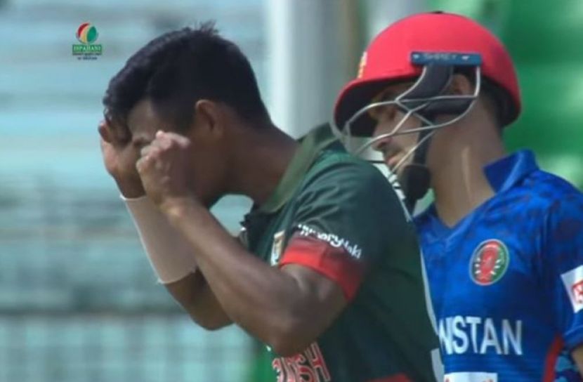 মুস্তাফিজের বলে তামিমের হাতে ক্যাচ দিয়ে ড্রেসিং রুমে ফিরে যান রহমানুল্লাহ গুরবাজ (ছবি: সংগৃহীত)
