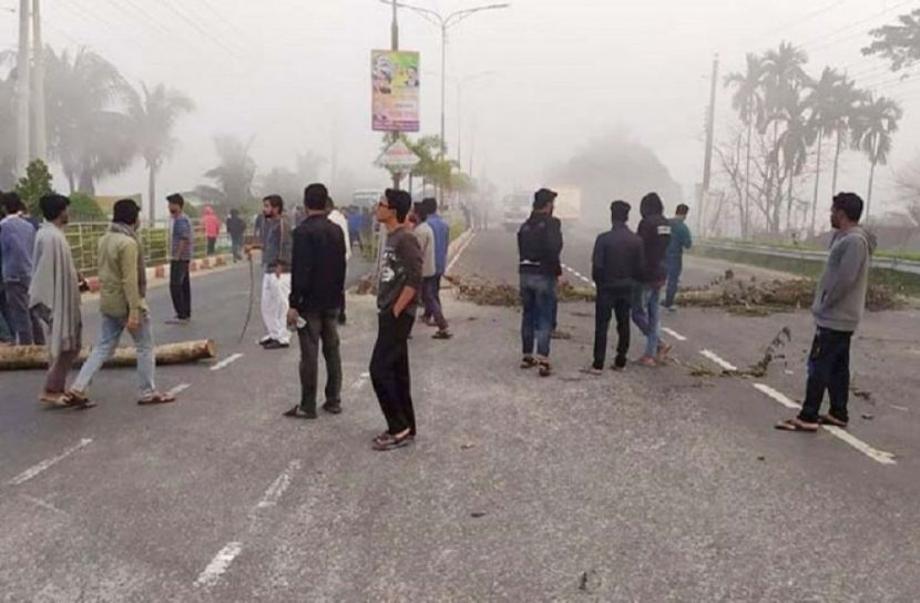 ছাত্রীকে গণধর্ষণ, মহাসড়ক অবরোধ