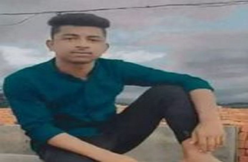 স্কুলছাত্রকে গলা কেটে হত্যা