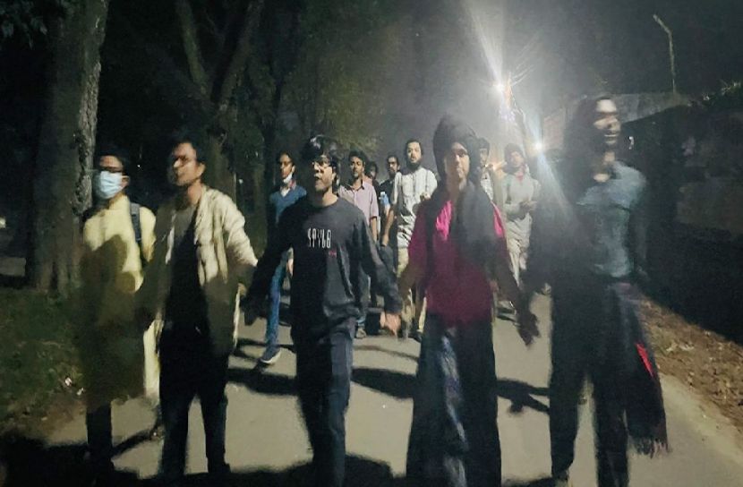 ছাত্রী ধর্ষণের প্রতিবাদে জাবিতে বিক্ষোভ