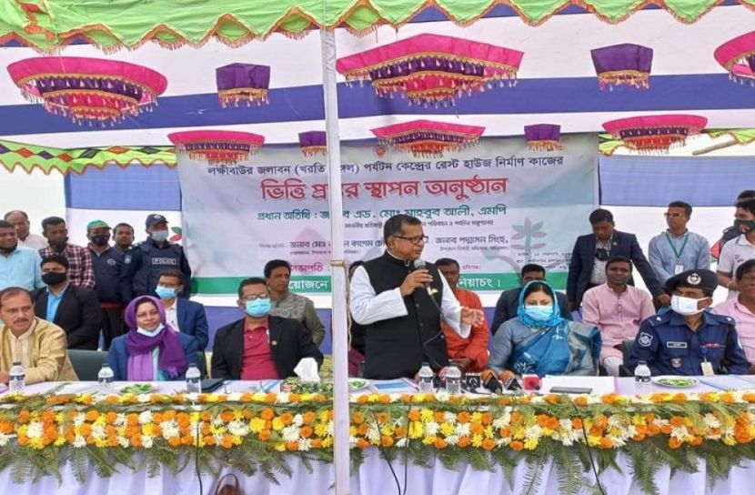 দেশের উন্নয়নে কাজ করছে সরকার