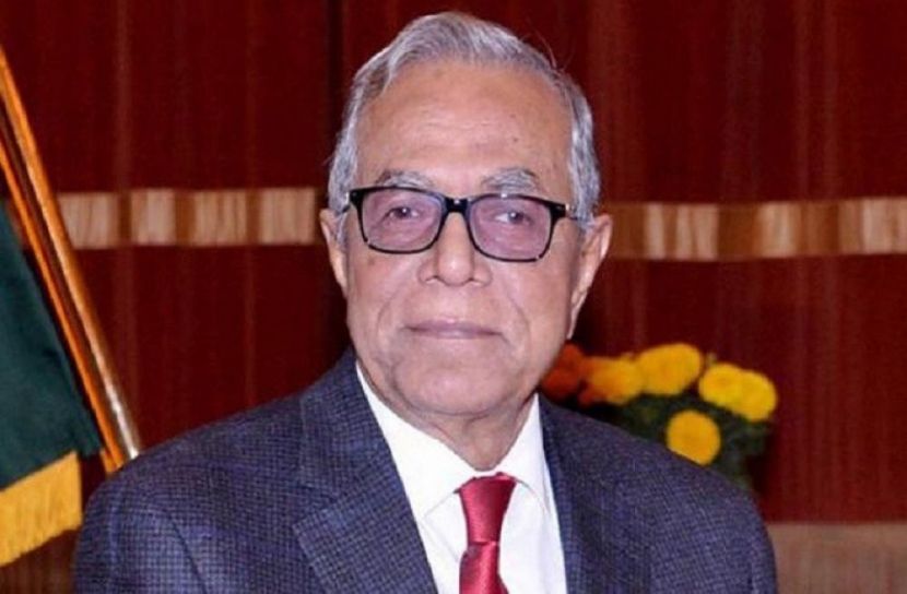 পুলিশের সদস্যরা সশস্ত্র প্রতিরোধ যুদ্ধের সূচনা করেন