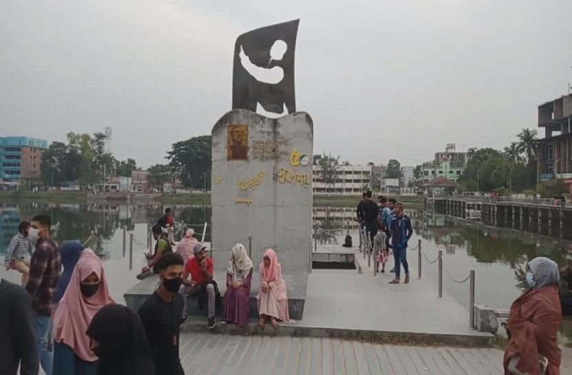 দর্শনার্থীদের ভিড়ে মুখরিত শকুনী লেক