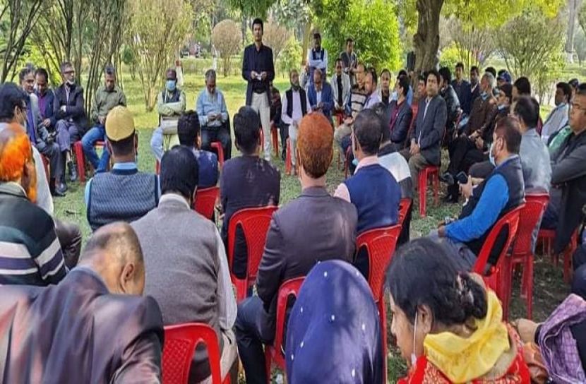 লাগাতার আন্দোলনে ইবি কর্মকর্তারা, ভোগান্তিতে শিক্ষার্থীরা