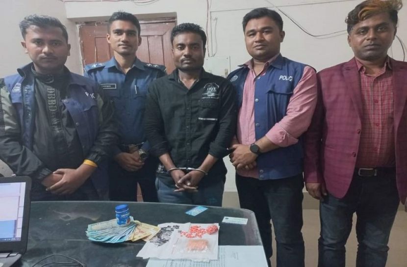 ৫শত ৩৫পিস ইয়াবাসহ জাহাঙ্গীর হাওলাদার (২৫) মাদক ব্যবসায়ী আটক-মাদারীপুর।