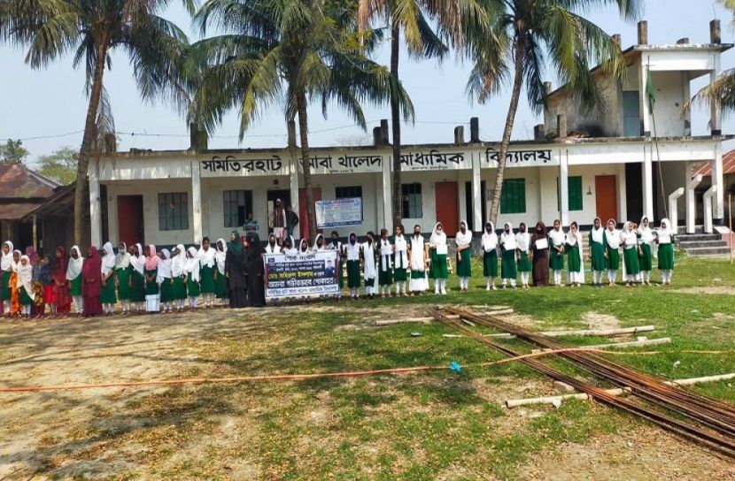 কালকিনিতে এসএসসি পরিক্ষার্থীকে হত্যার প্রতিবাদে মানববন্ধন