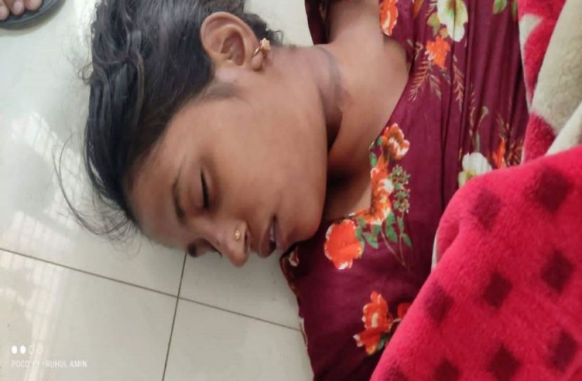 বোয়ালমারীতে এক সন্তানের জননীর ঝুলন্ত লাশ উদ্ধার। নিহত গৃহবধূর নাম তানিয়া বেগম (৩২)।