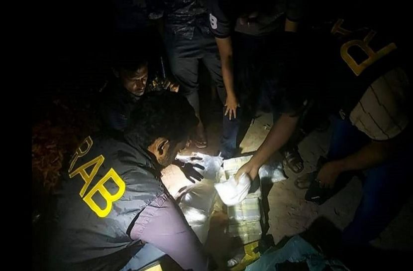 মুন্সীগঞ্জে ১২ কেজি আইস ও পিস্তলসহ  আটক ৫