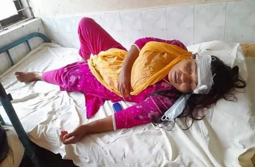 মাদারীপুরে গৃহবধূকে অমানুষিক নির্যাতন- হাসপাতালে ভর্তি আহত লিজা আক্তার (৩০)