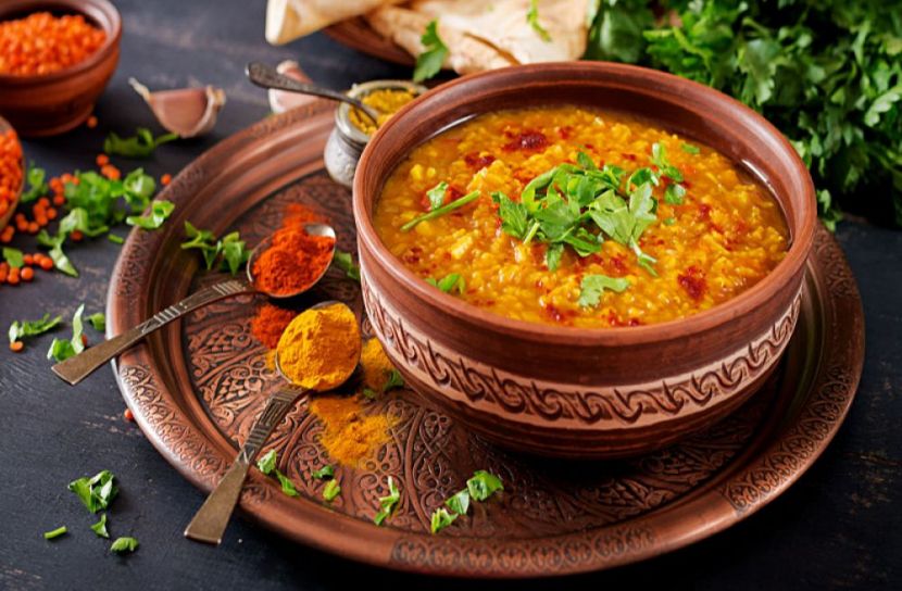 মাছের মাথা দিয়ে মুড়িঘন্ট