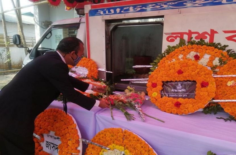 ঠাকুরগাঁওয়ে সাংবাদিক রাজার মরদেহে সর্বজনের শ্রদ্ধা