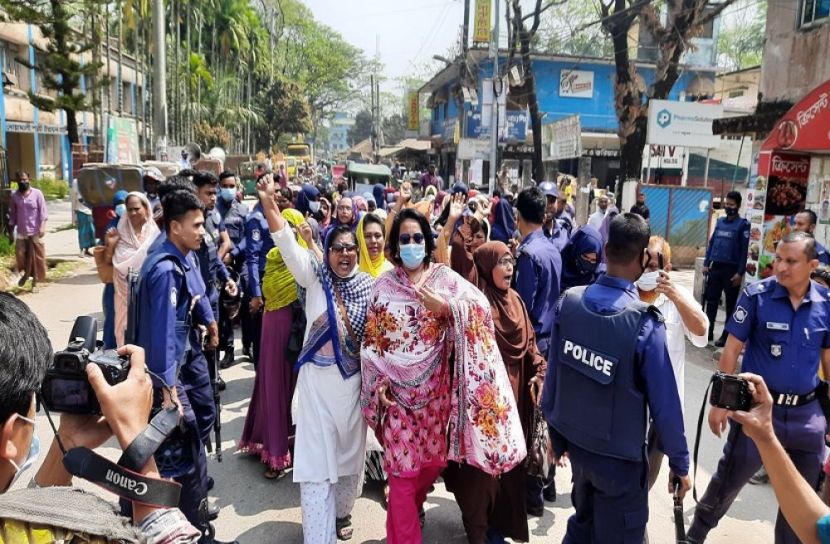 নোয়াখালীতে মহিলা দলের বিক্ষোভ মিছিল