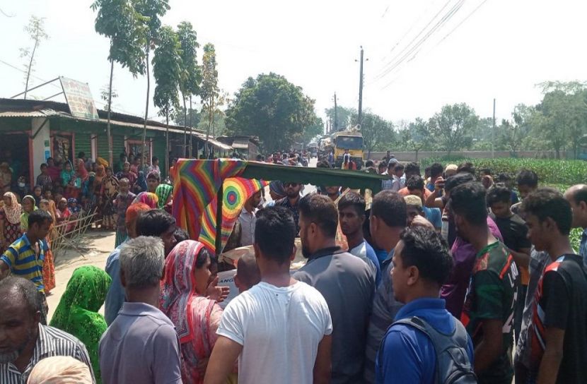 ঠাকুরগাঁওয়ে মরদেহ নিয়ে সড়ক অবরোধ