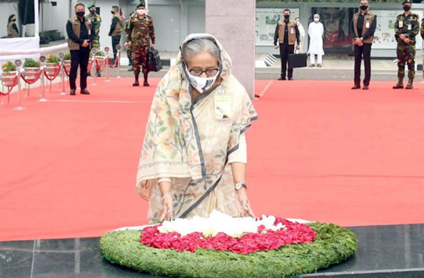 প্রধানমন্ত্রীর শ্রদ্ধা (ফাইল ফটো)