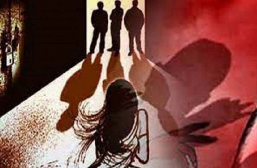 স্বামীকে বেঁধে রেখে স্ত্রীকে গণধর্ষণ