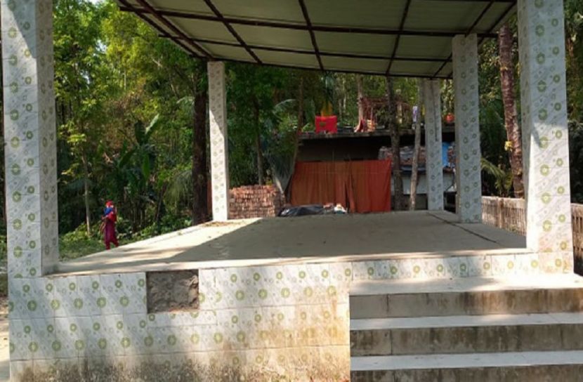 ঝালকাঠিতে আমির হোসেন আমুর নামফলক ভেঙ্গে ফেলেছে র্দুবৃত্তরা