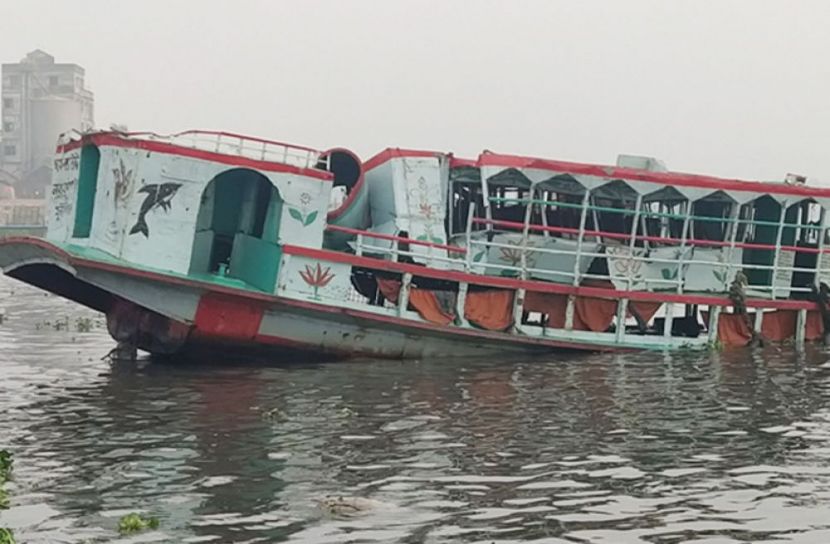 ডুবে যাওয়া লঞ্চটি উদ্ধার হয়েছে (ছবি: সংগৃহীত)
