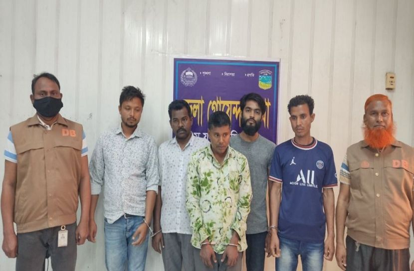 ময়মনসিংহে প্রাইভেটকারে ডাকাতি, গ্রেফতার ৫