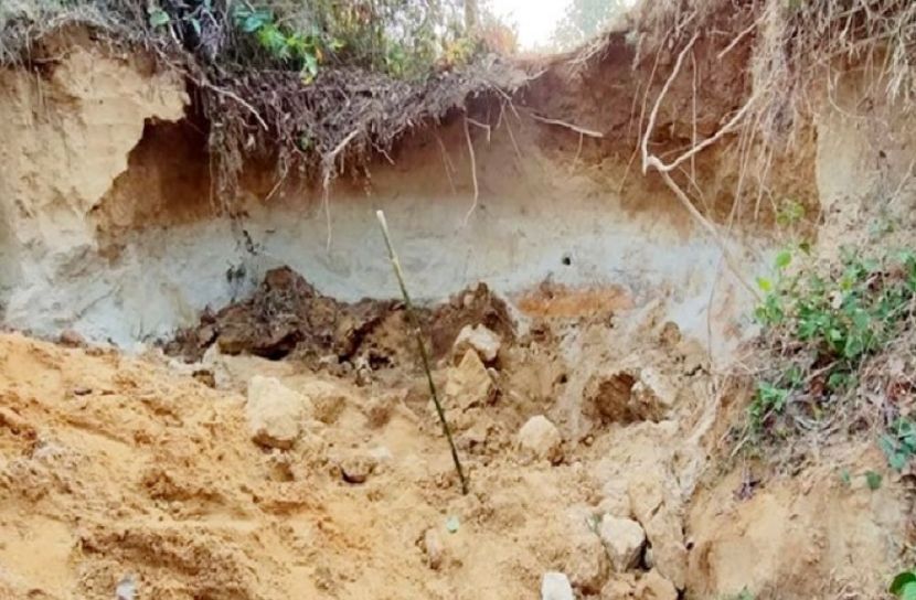 কুলাউড়ায় মাটিচাপায় ৩ শিশুর মৃত্যু