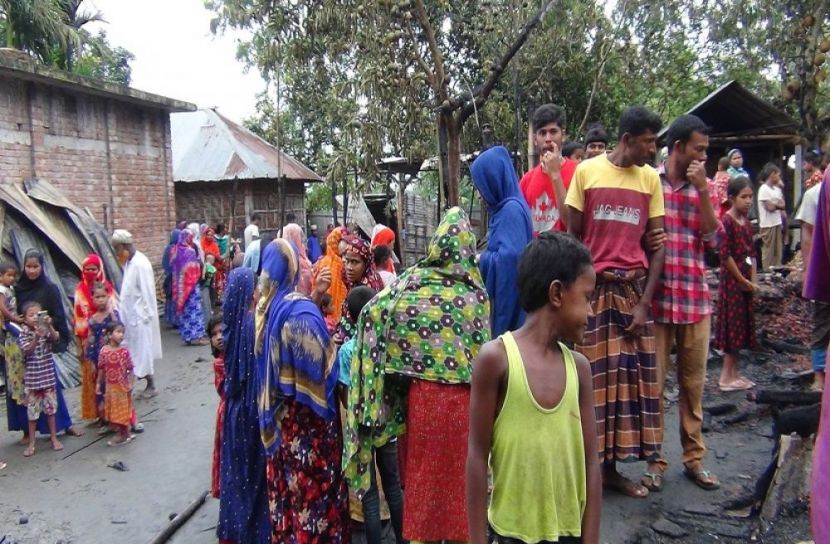 ঠাকুরগাঁও গড়েয়ায় আগুনে বসতবাড়ি পুড়ে ছাই